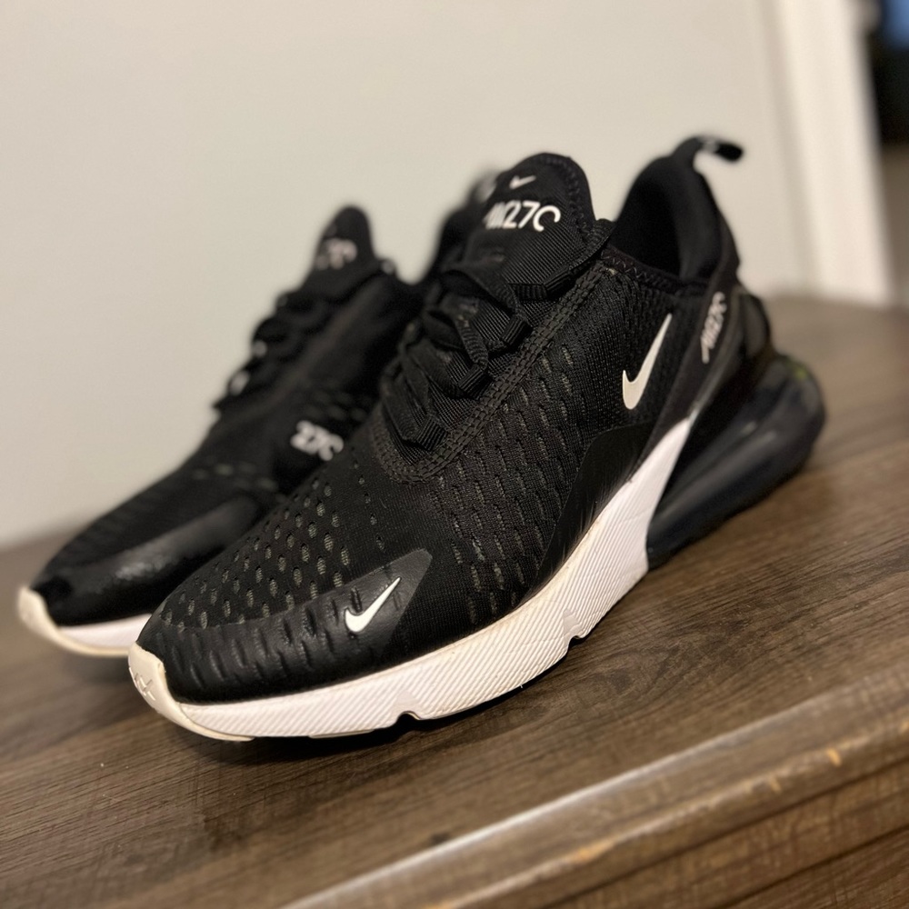 Nike Women’s Air Max 270 Black and White size 8